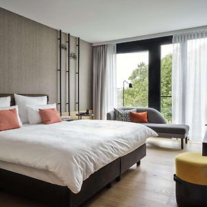 Zimmer mit Kingsize-Bett